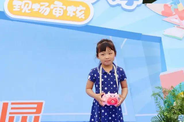 正版資料免費(fèi)資料大全十點(diǎn)半2025,宋小寶小紅帽一戴狀態(tài)拉滿未來解答解析說明_精英版11.57.18
