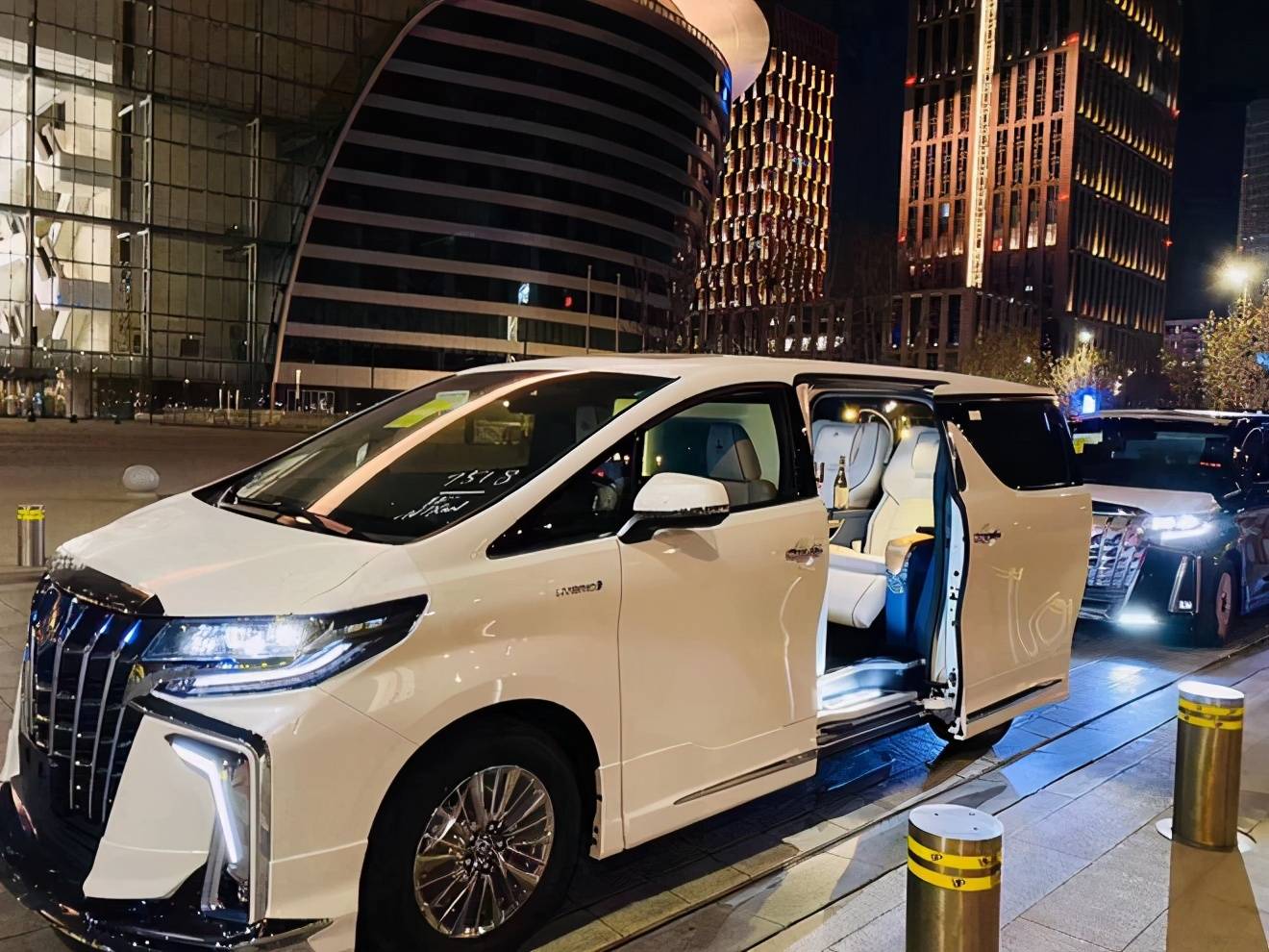 新澳2025最新資料香港,男子發(fā)現(xiàn)交往一年多女友有兩個(gè)孩子狀況分析解析說(shuō)明_豪華版45.36.62